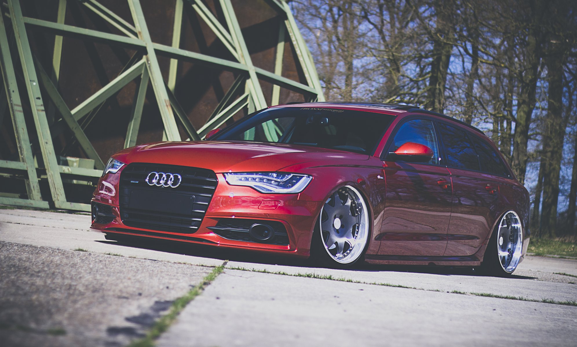 audi a6 avant wagon rouge position