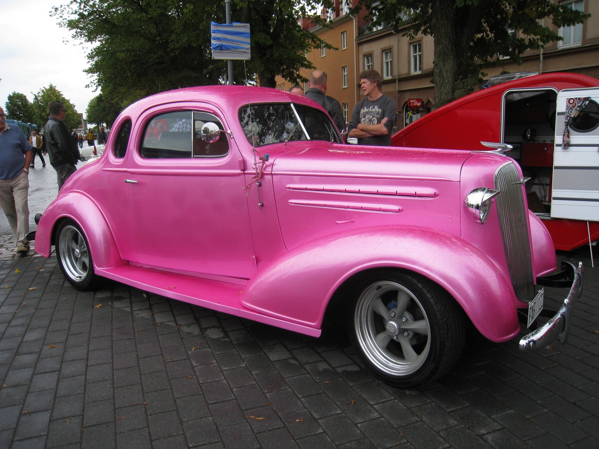 himmel anhänger auto palmen gebäude moe rosa hot rod