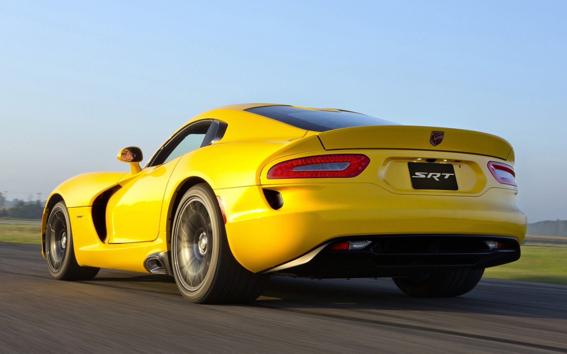 ausweichen hundert viper gts ausweichen viper supercar rückansicht gelb himmel