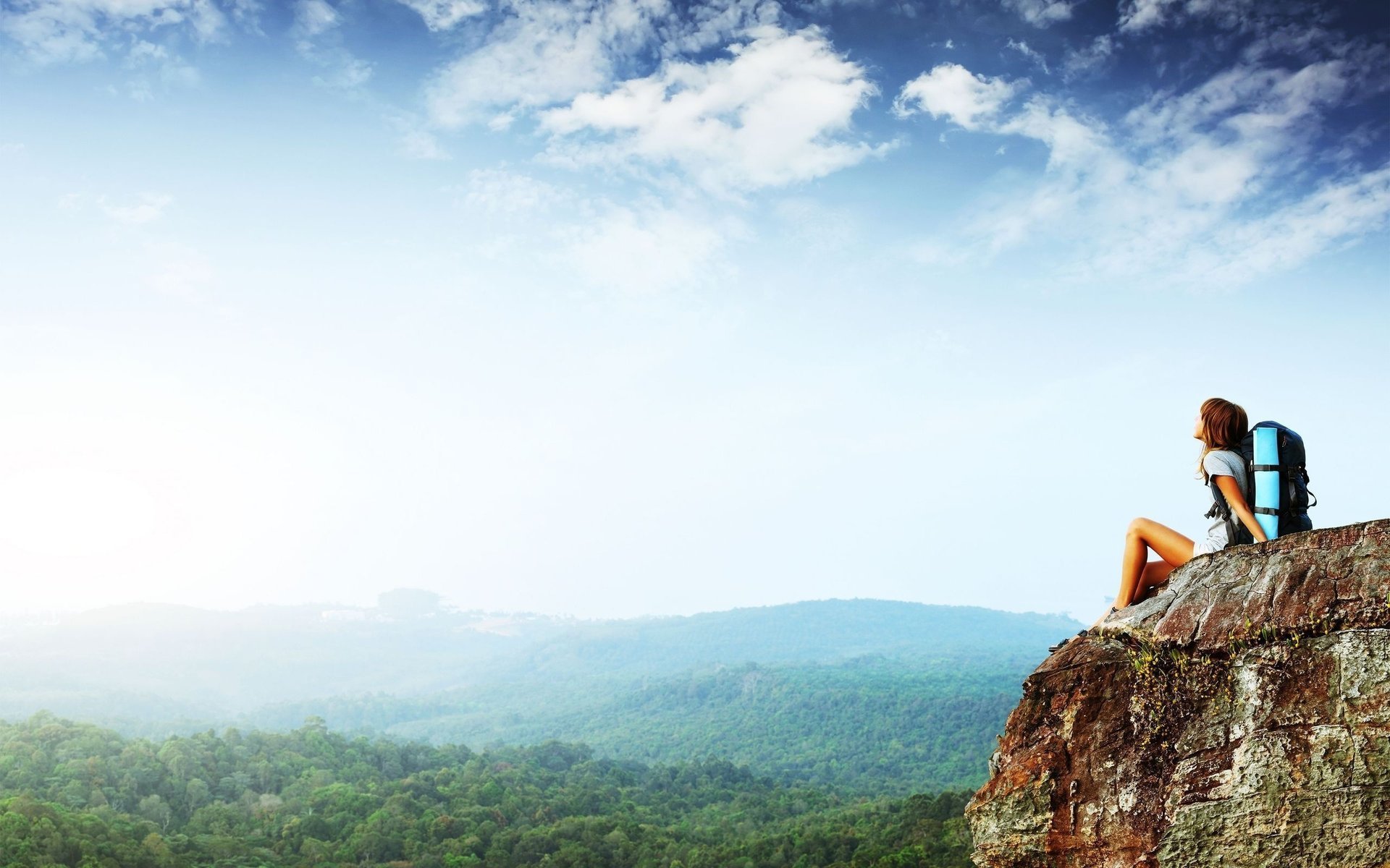 panorama nachdenken kochen köthen berge rock klippe mädchen rucksack himmel höhe wald dickicht ansicht landschaft urlaub