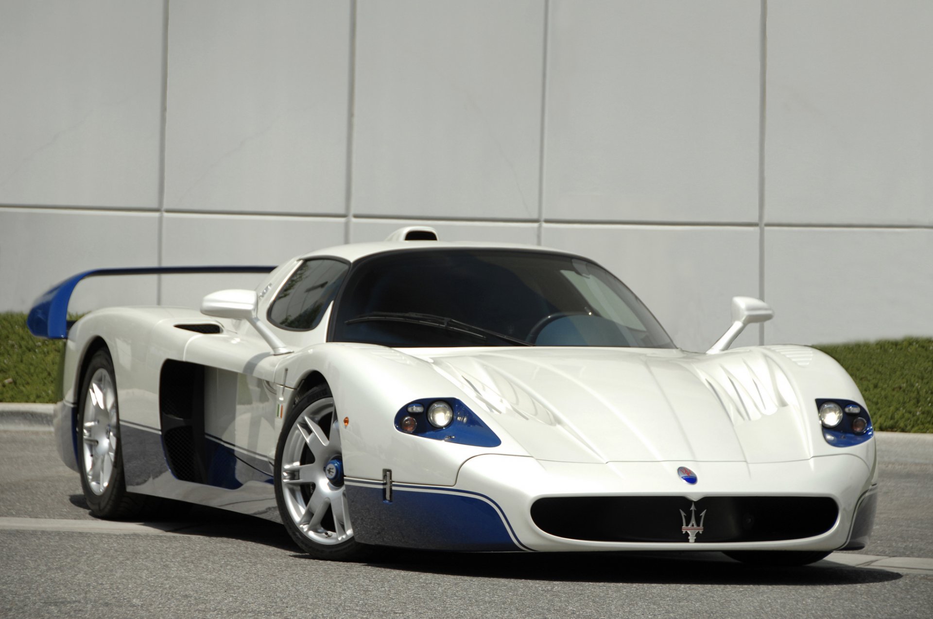 maserati mc12 white blue supercar maserati blue