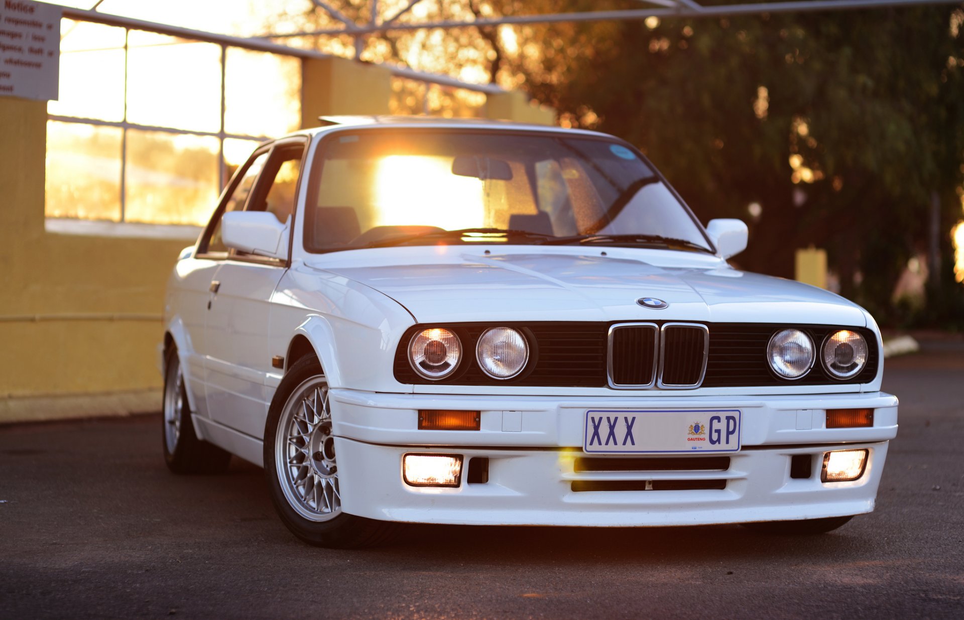 bmw e30 blanc avant