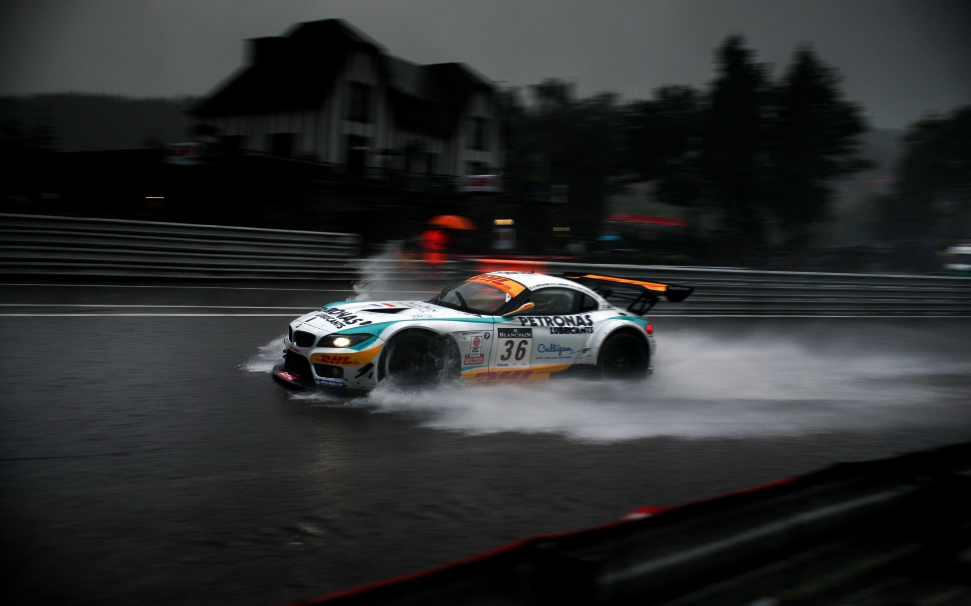 bmw z4 gt3 lluvia