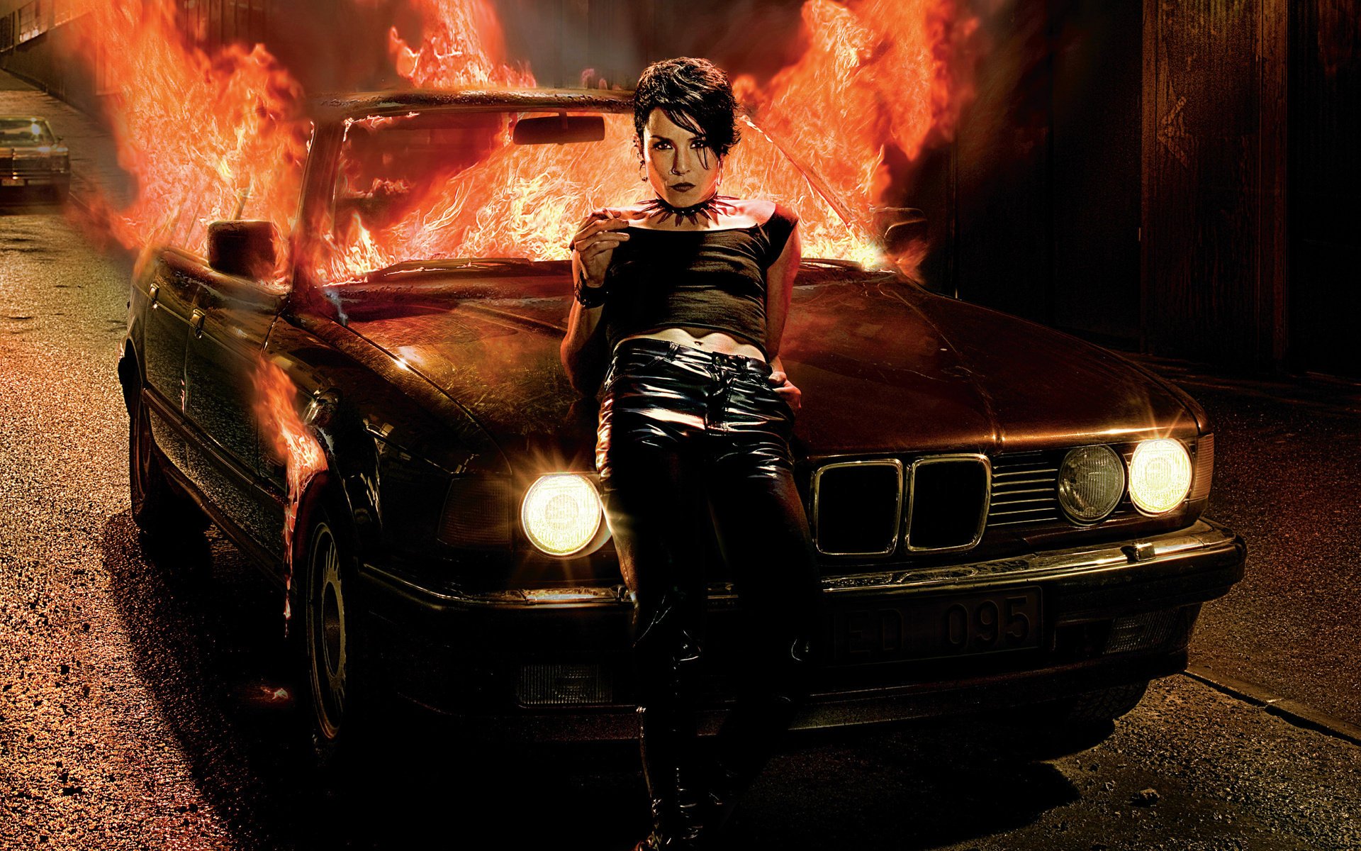 chica que jugó con fuego noomi rapace e32 bmw bmw fuego chica modelos chicas mirada automóviles automóviles vehículos películas películas llamas luces luces siete 7 series vehículos mujeres