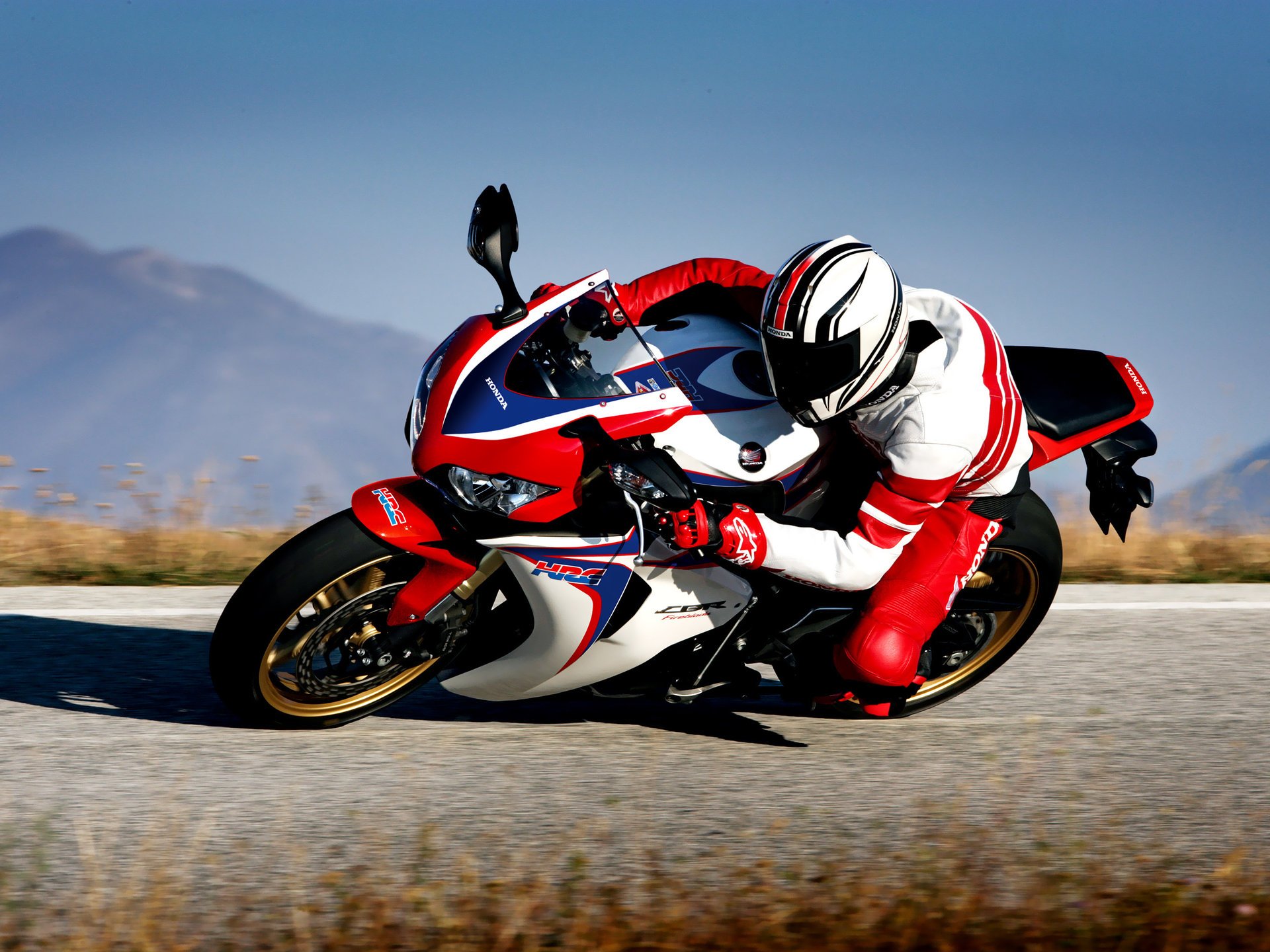 honda fireblade cbr1000rr 2010 honda fireblade sportbike motocykl moto pilot kask prędkość motobike hi-tech dirt bike sport sporty motorowe wyścigi mężczyźni mototransport