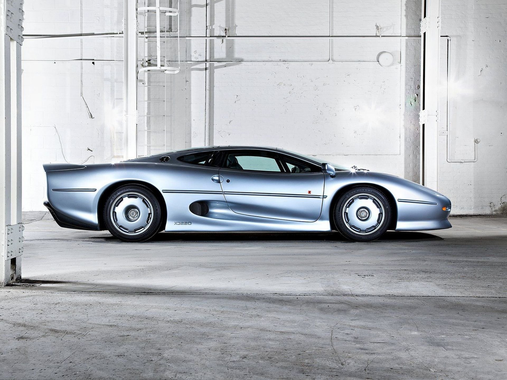 jaguar xj220 supercar cars jaguar machine on the side