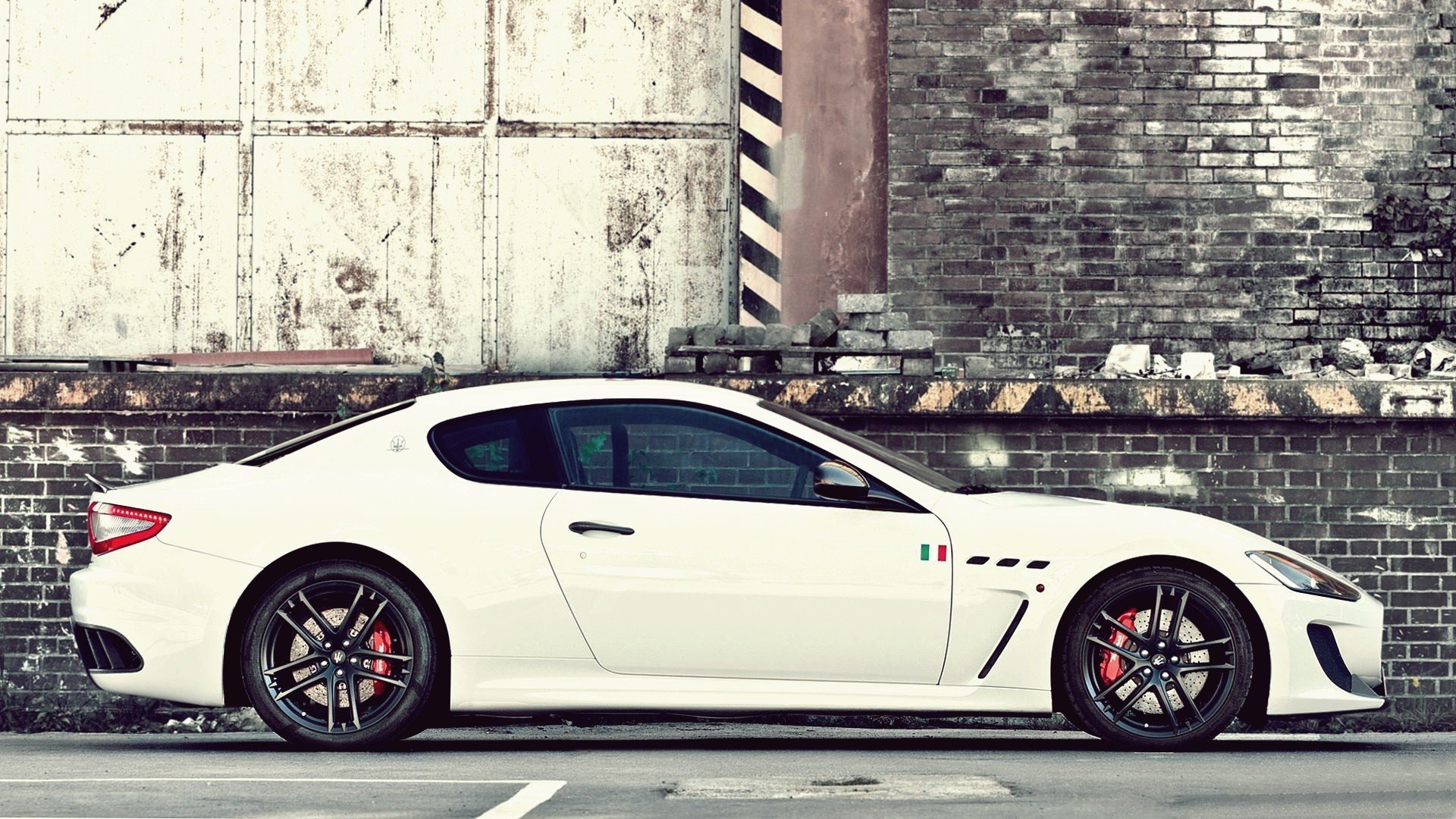 car wallpaper white maserati granturismo wallpaper white maserati granturismo sports car side