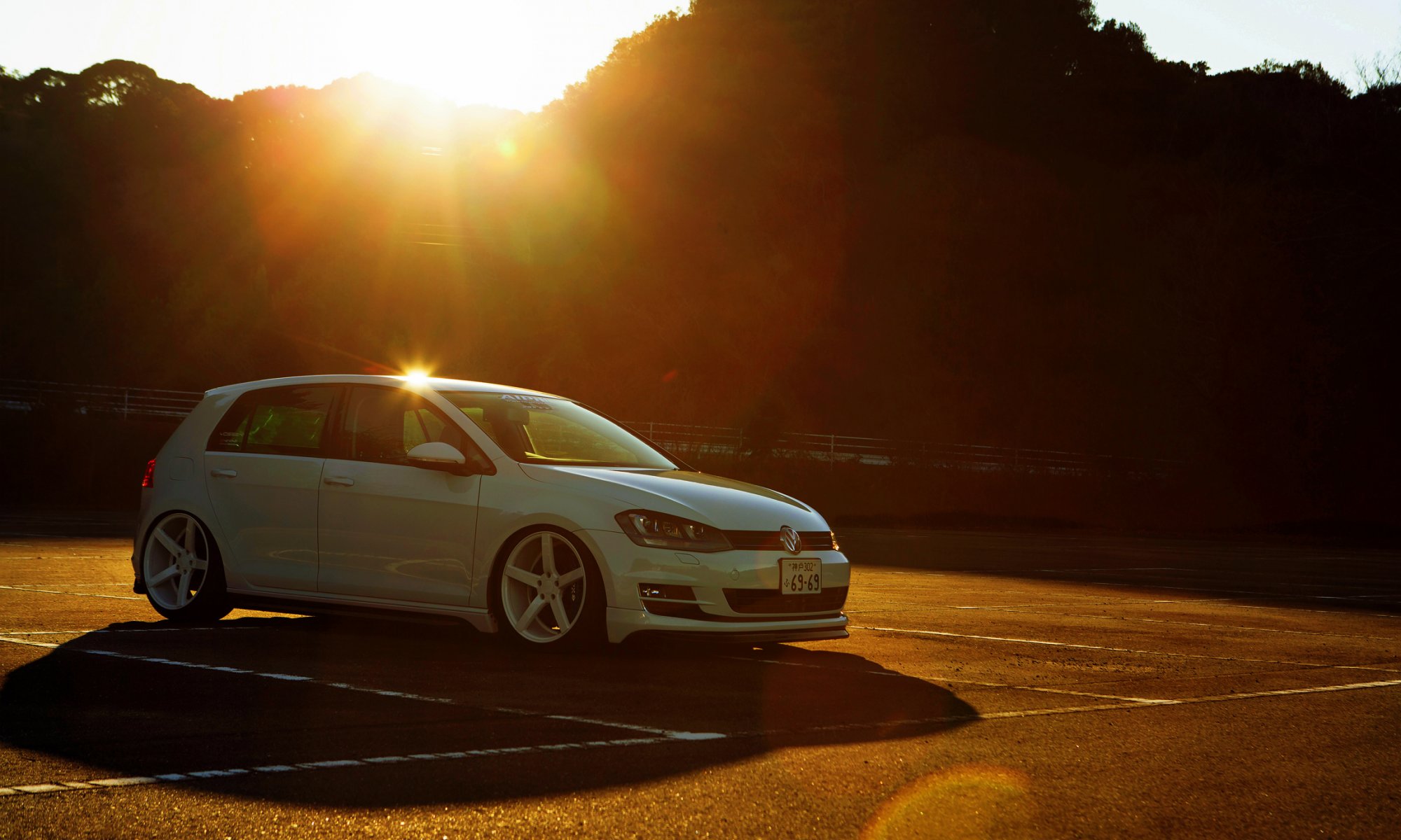 volkswagen golf biały przód volkswagen