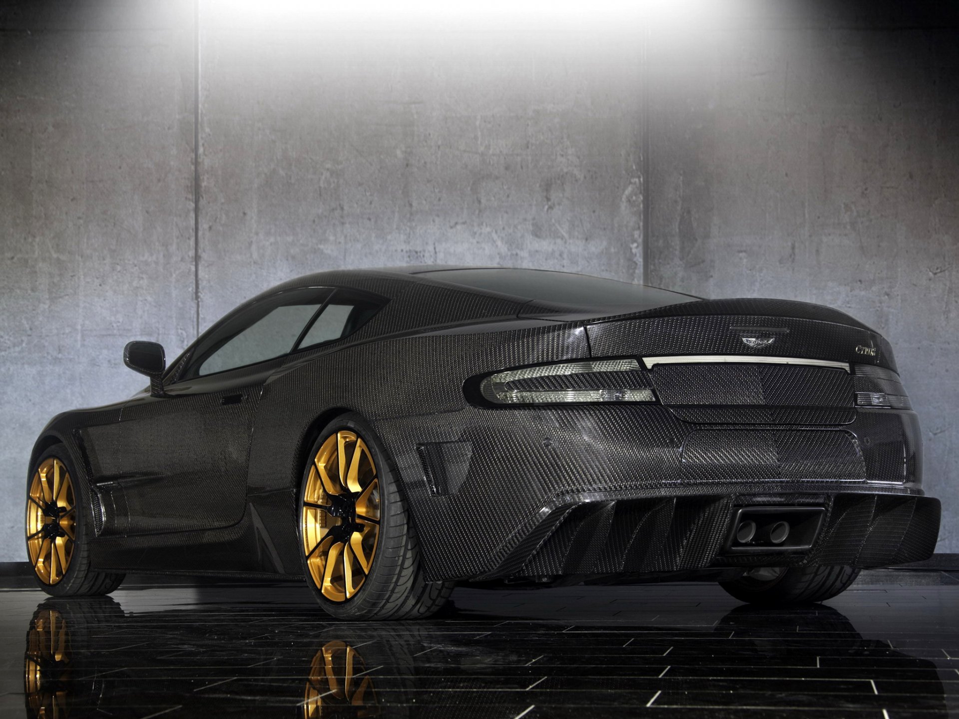 mansory cyrus aston martin db9 samochód tuning aston martin tył carbon