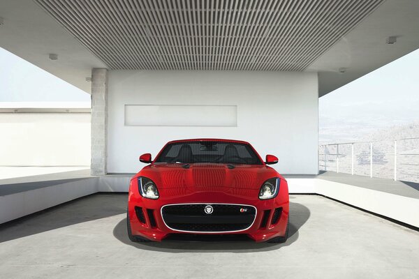El Jaguar rojo se ve muy bien