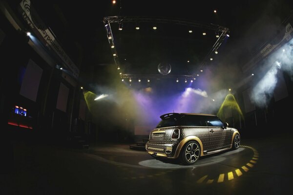 Slow departure of mini Cooper on stage