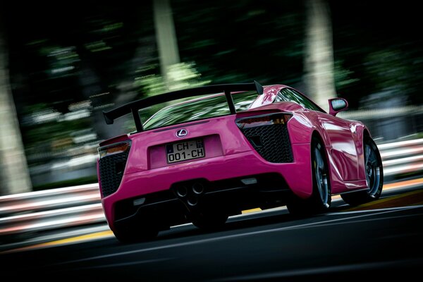 Coche deportivo Lexus rosa