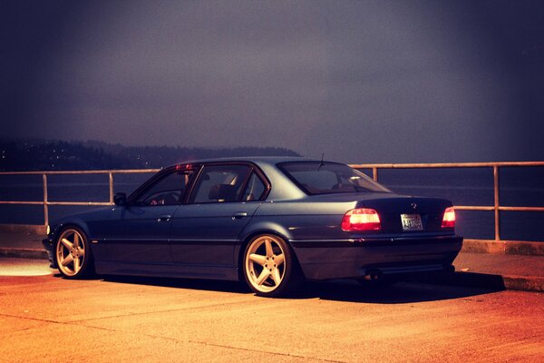 Tuning BMW E38 sur le quai