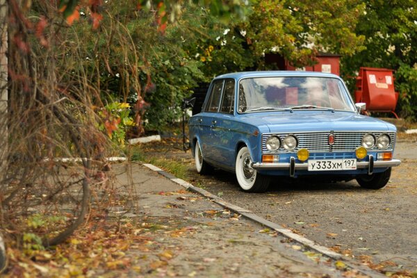 Rareté VAZ 2103, classique de l industrie automobile vazovsky