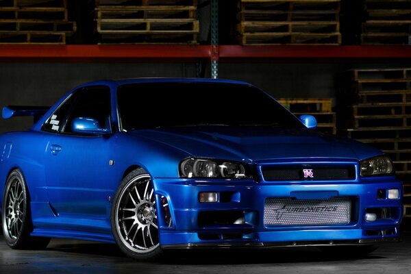 Nissan Skyline azul