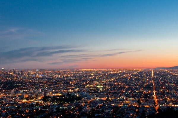 Panorama du soir des lumières de Los Angeles