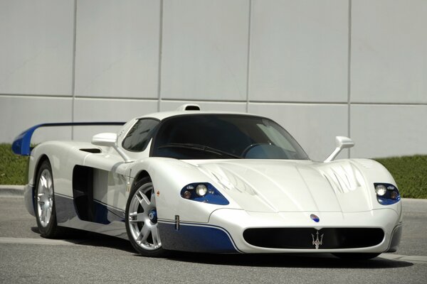 Foto del coche Maserati mc12 blanco azul