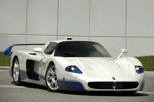 Voiture photo Maserati mc12 blanc bleu