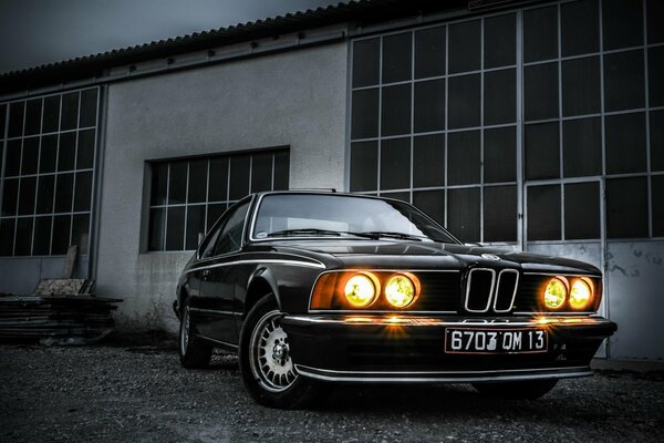 Bmw635i clásico en versión negra