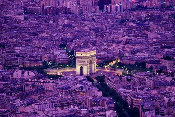 To see Paris and die of happiness