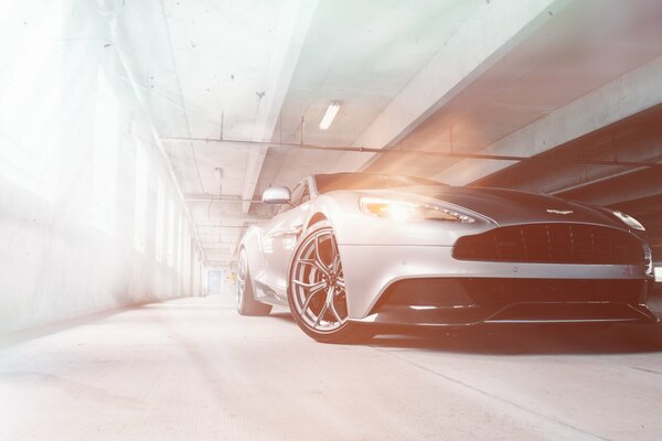 Aston Martin vanquish