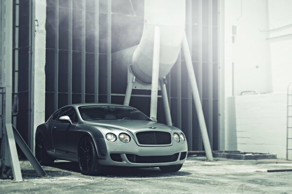 Bentley continental durable comme acier