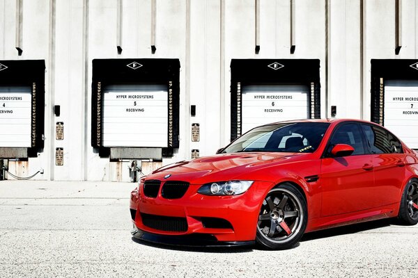 Voiture de sport rouge BMW