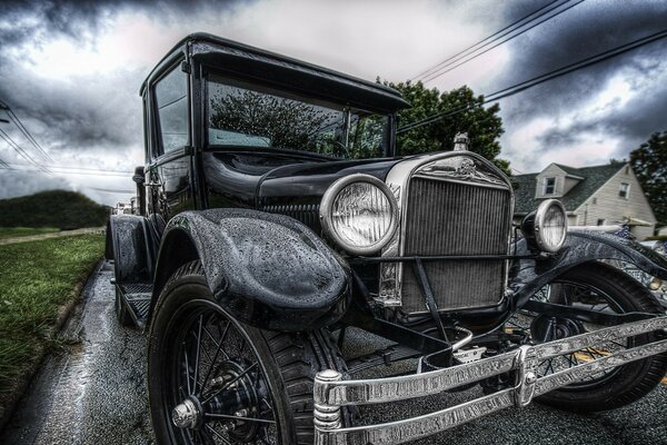 Voiture buggy dans la rue sous la pluie