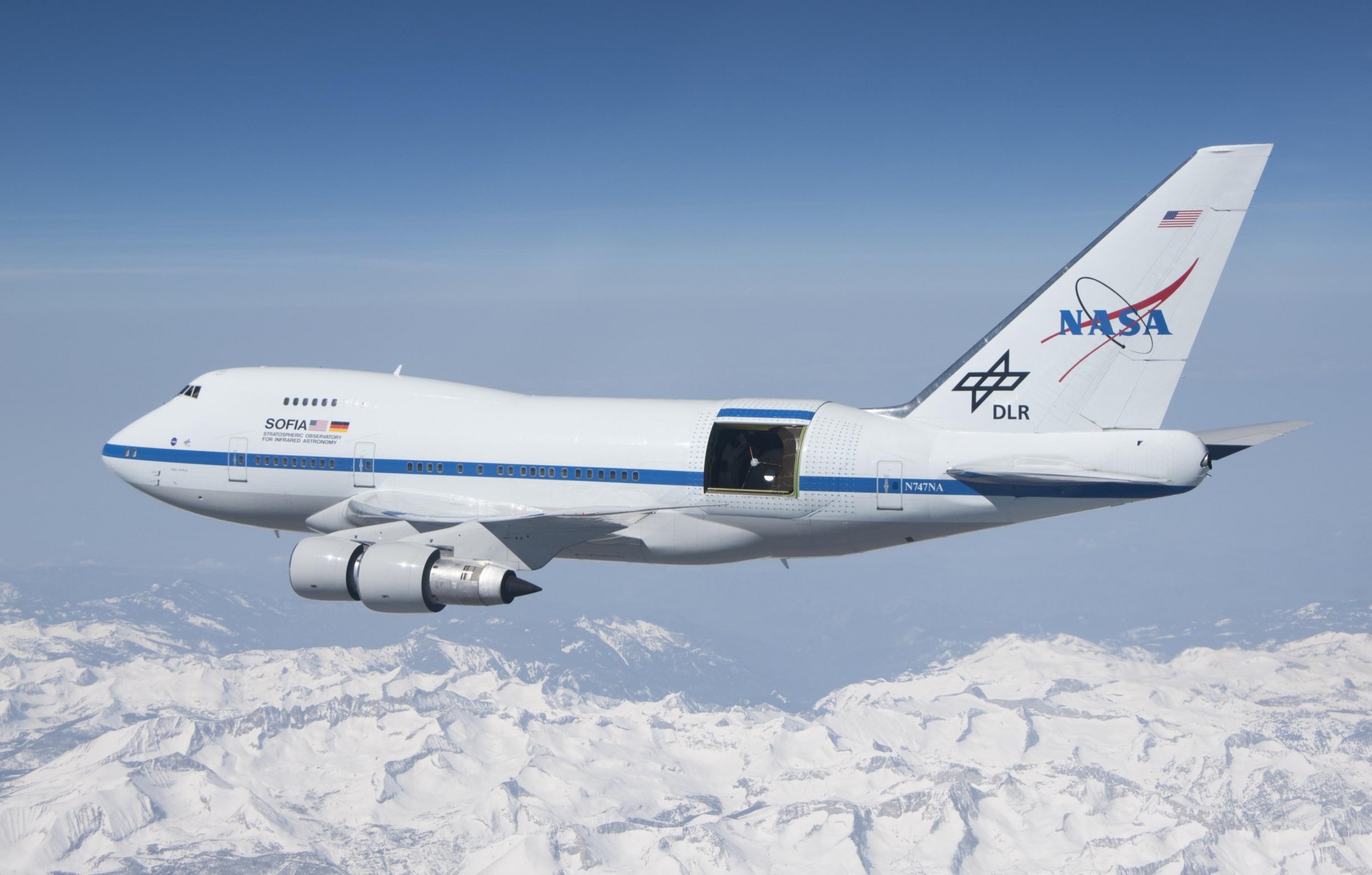 plane boeing boeing 747sp infrared telescope