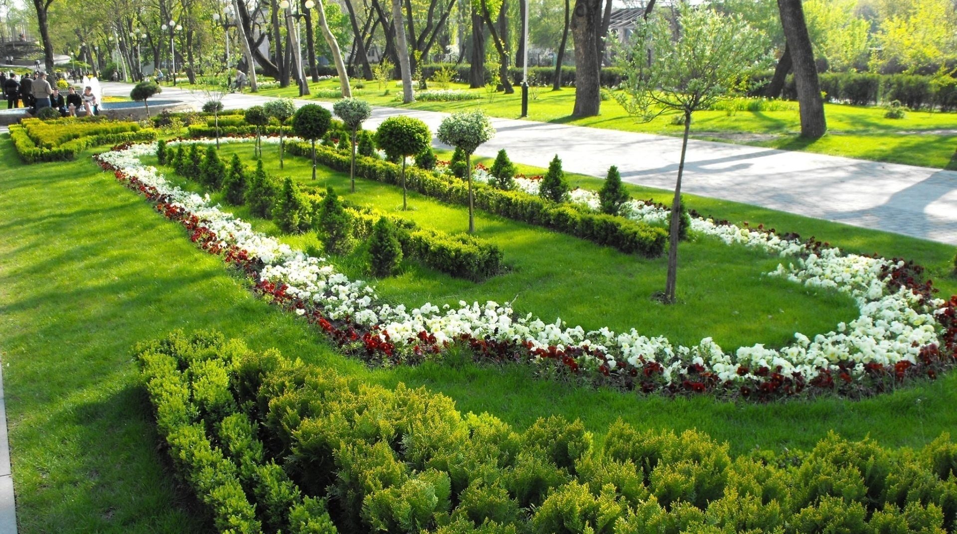 manicured flower beds flowers park greens plantings beauty tree