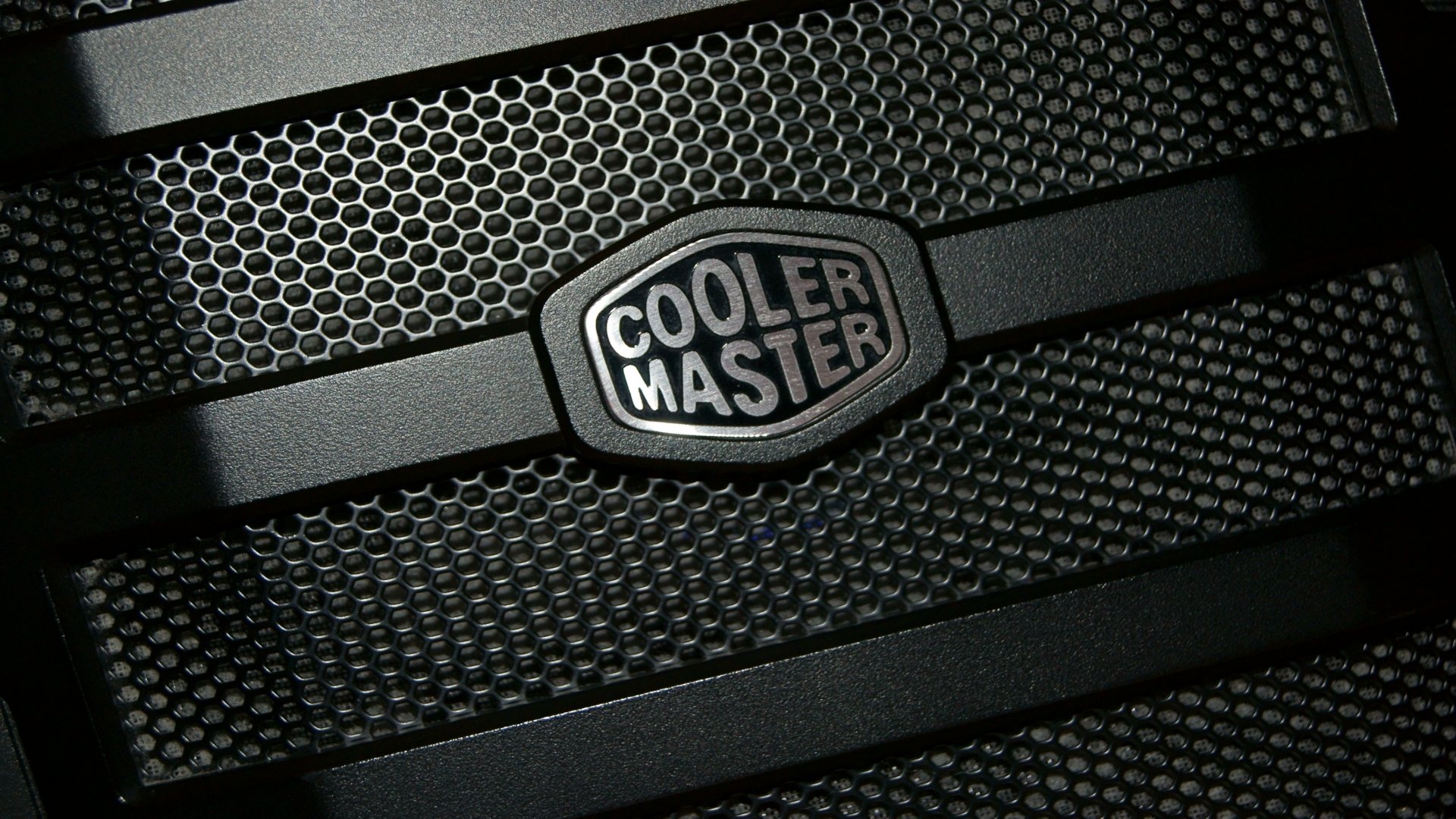 cooler master pc metal cabinet logo