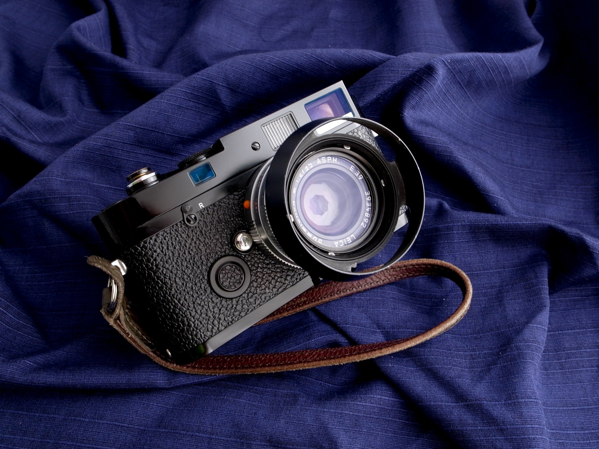 leica mp-6 the camera background