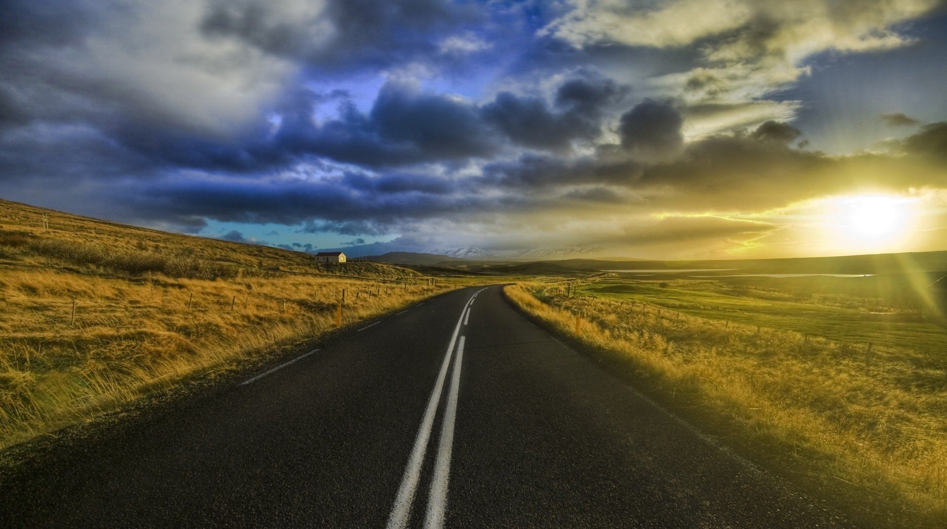 goldenes gras der weg in die zukunft sonnenstrahlen straße sonnenuntergang himmel spur markierung drehen strahlen abend