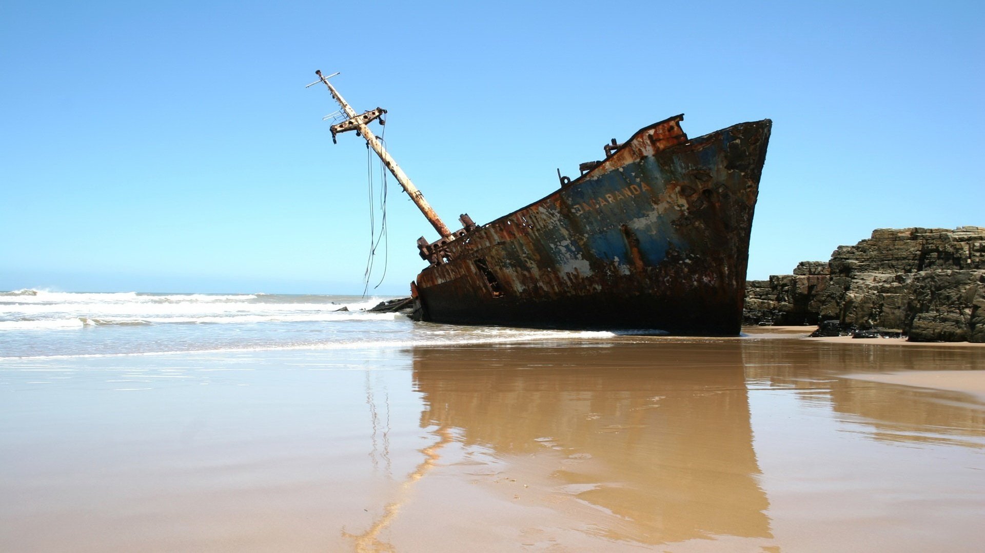 barco brisa marina arena catostrofy agua mar playa cielo despejado óxido