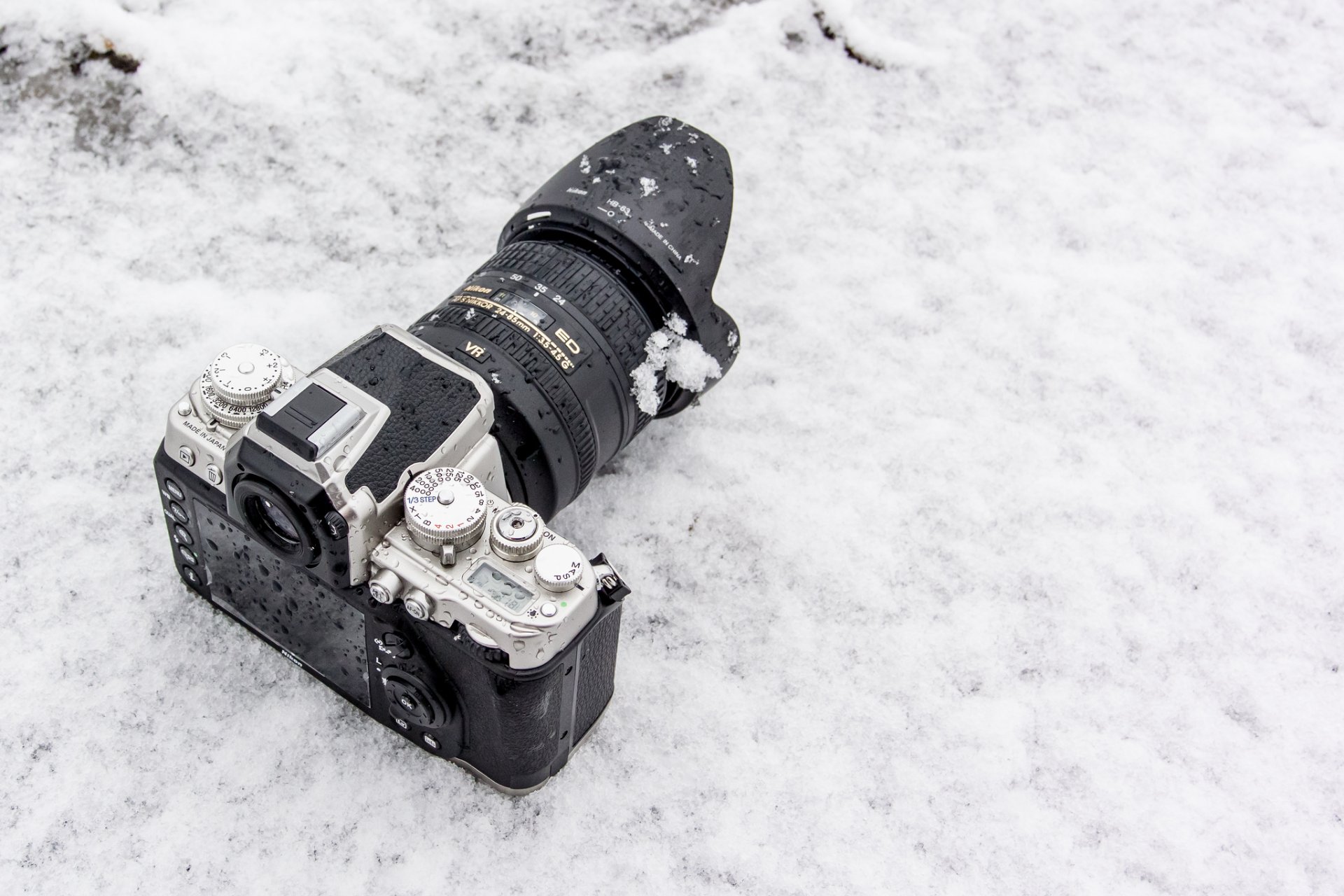 nikon 1 aw1 aparat obiektyw zima śnieg tło