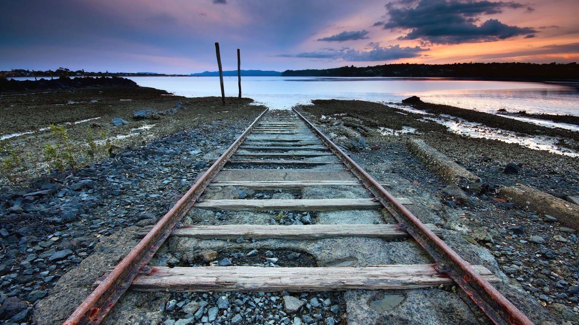 va al agua camino a ninguna parte ferrocarril rocas carretera puesta de sol rieles horizonte noche lago nubes óxido