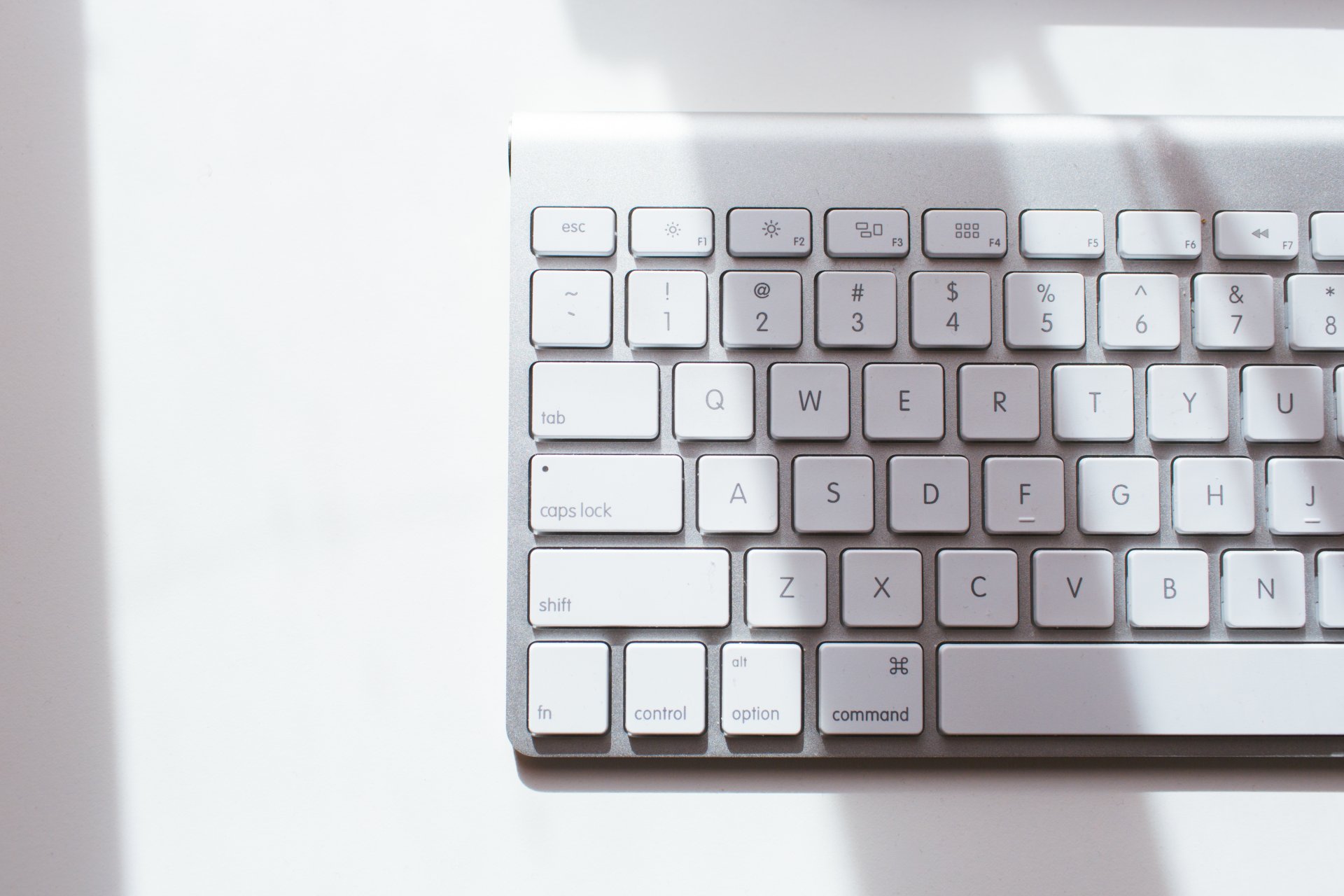 teclado blanco botones letras