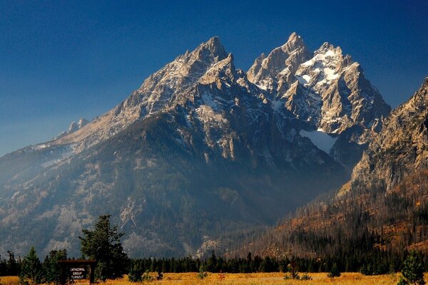 Montagne serene, aria pulita e libertà