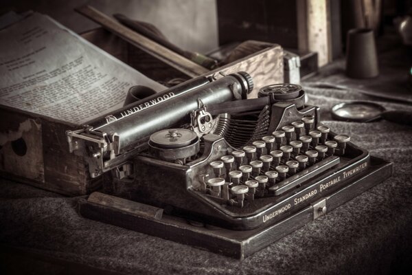 Desktop wallpaper old typewriter