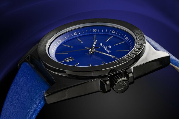 Montre noire avec cadran bleu