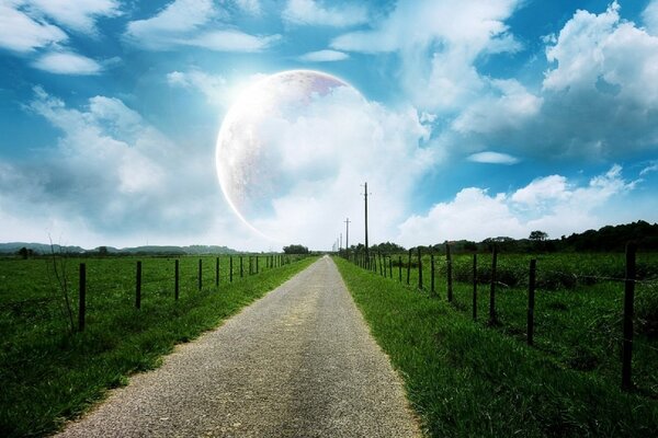 Route le long de la clôture vers la lune