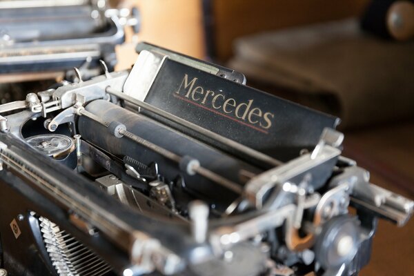 Papier peint de bureau Mercedes machine à Écrire