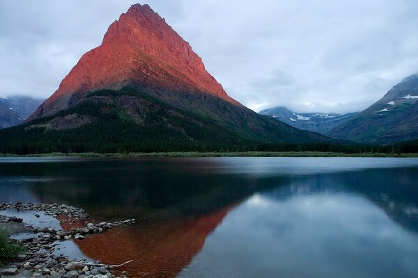 The freshness of cool water in the surface of the lake