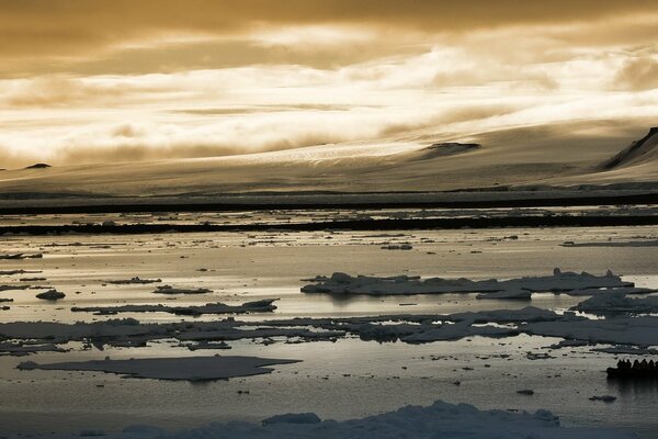 El río se despertó después de un sueño de invierno