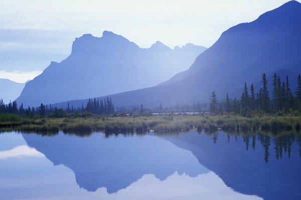 Berge See Spiegelbild im Wasser