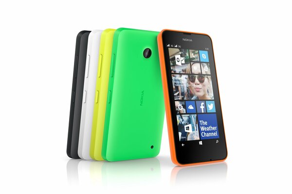 Smartphone Nokia Lumia en différentes couleurs
