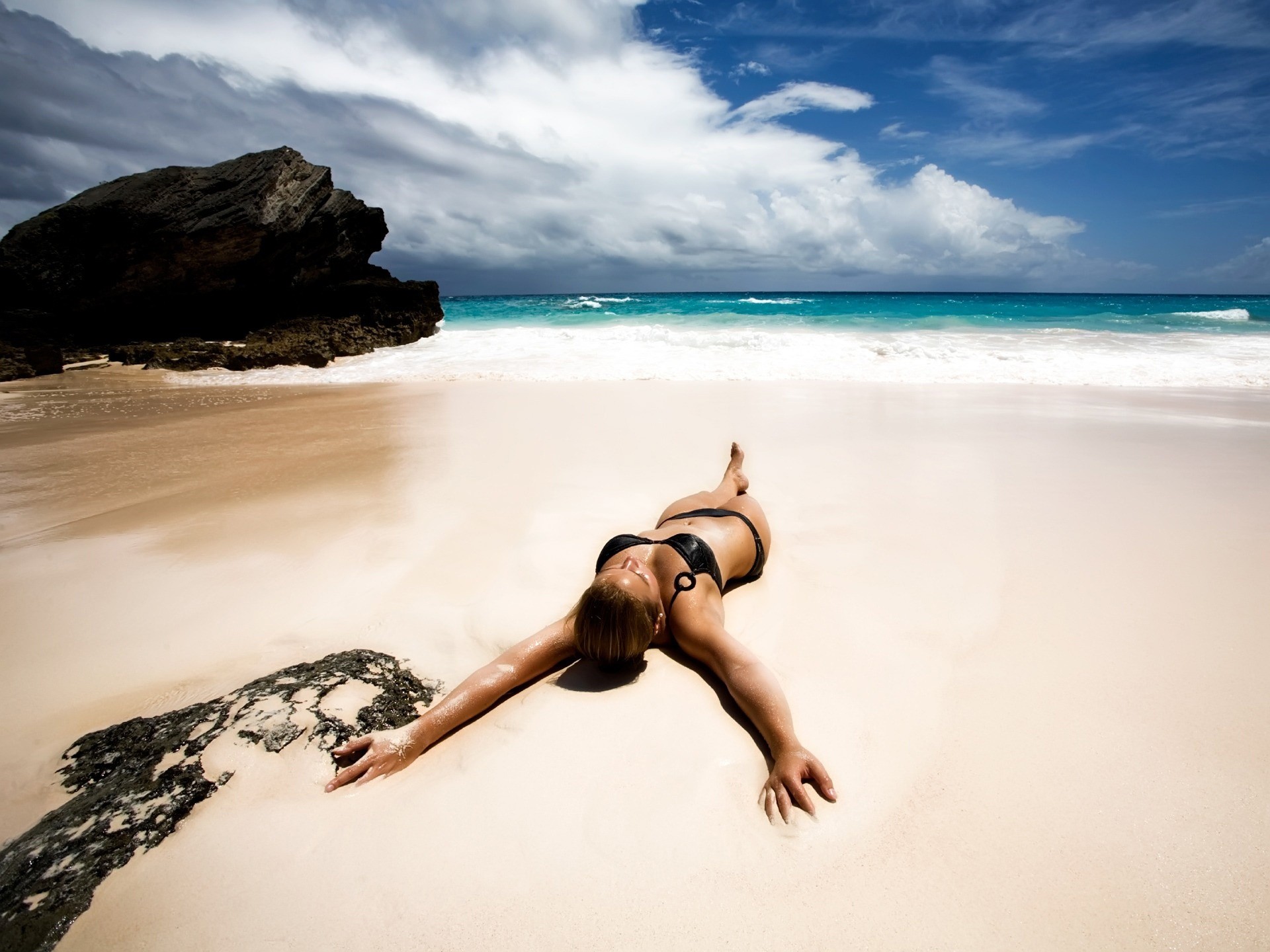 spiaggia donne sabbia