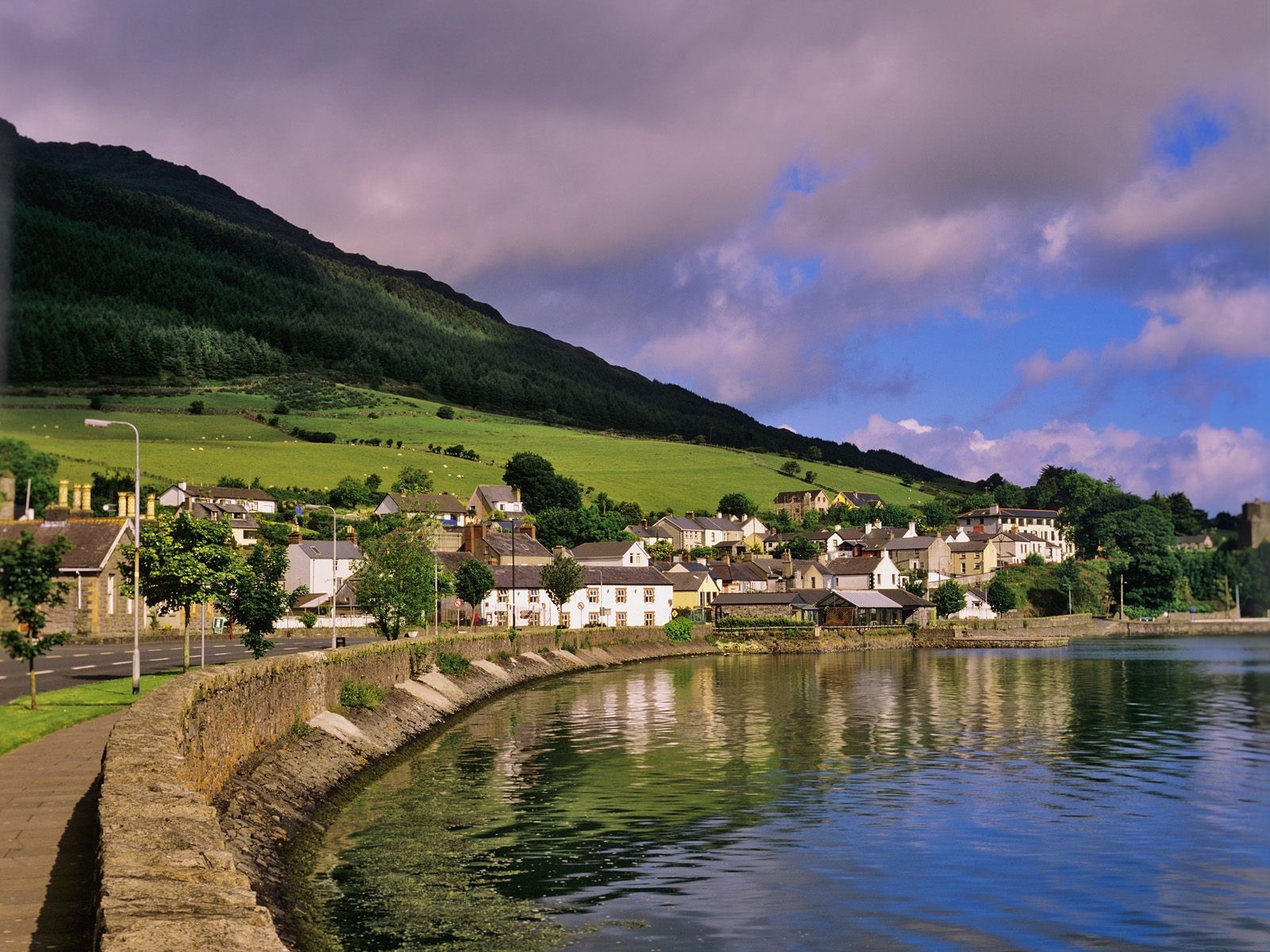 carlingford irlanda casas montañas