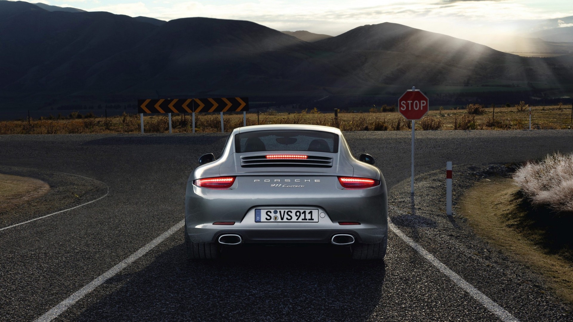 auto porsche 991 grigio strada