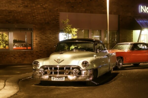 Voiture classique Cadillac dans la rue